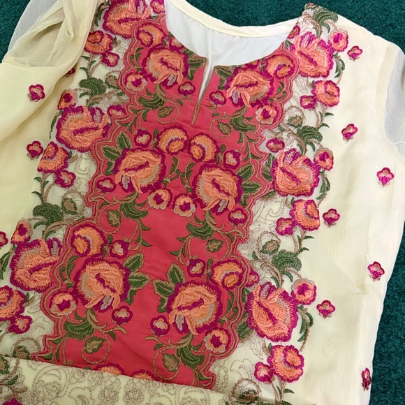 Elegant Pink and Cream Floral kameez with dupatta - Picture 10 of 10